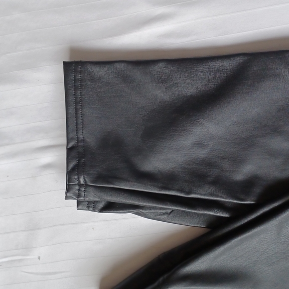One by Chapter One Faux Leather Pants NWT- Sz. 1X - Picture 5 of 8